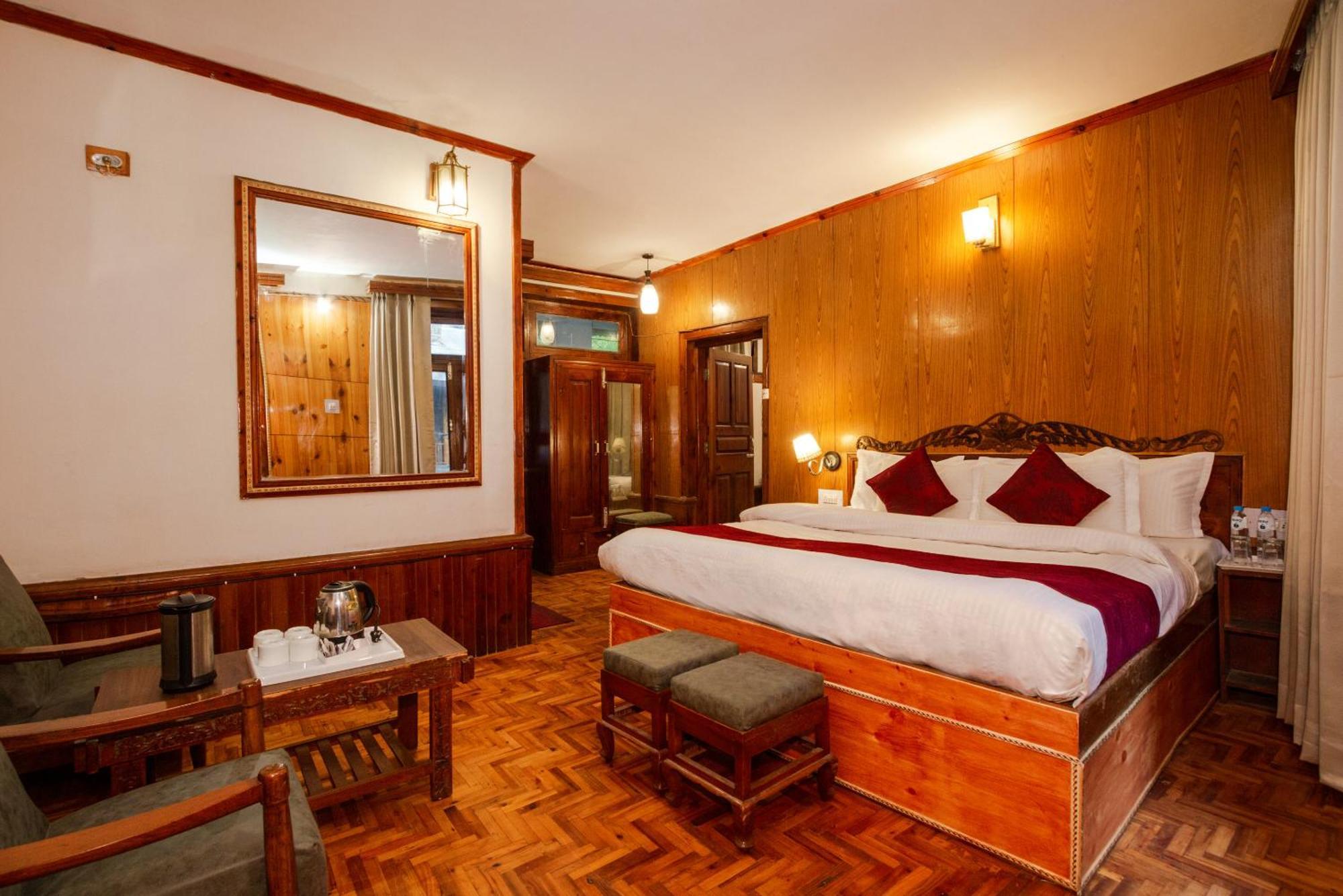 Holiday Home International -Vivaan Stays Manāli Exteriör bild